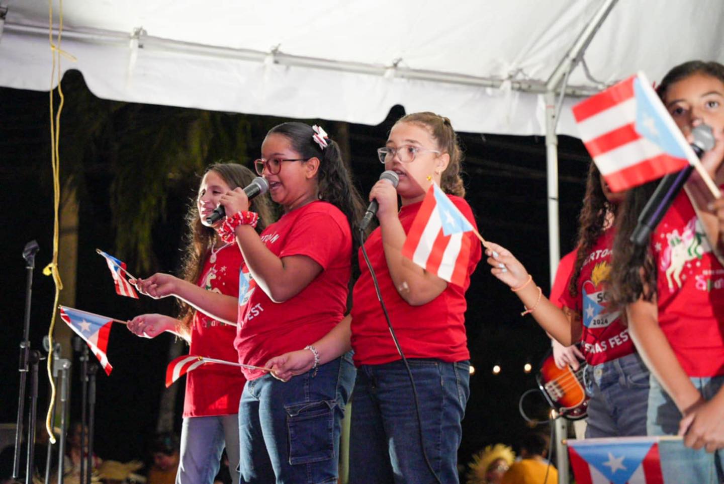 Estudiantes en actividades artísticas